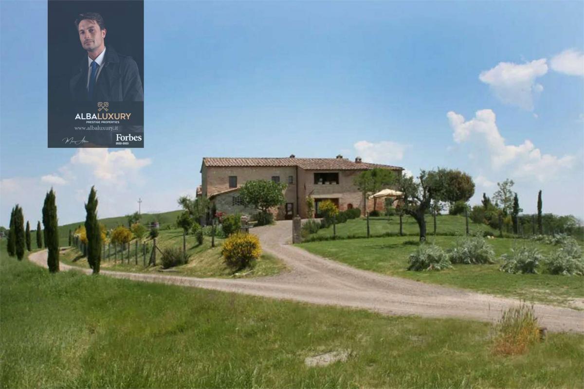 Picture of Villa For Sale in Montalcino, Tuscany, Italy