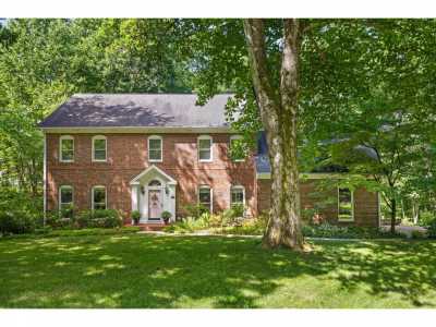 Home For Sale in Signal Mountain, Tennessee