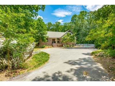 Home For Sale in Signal Mountain, Tennessee