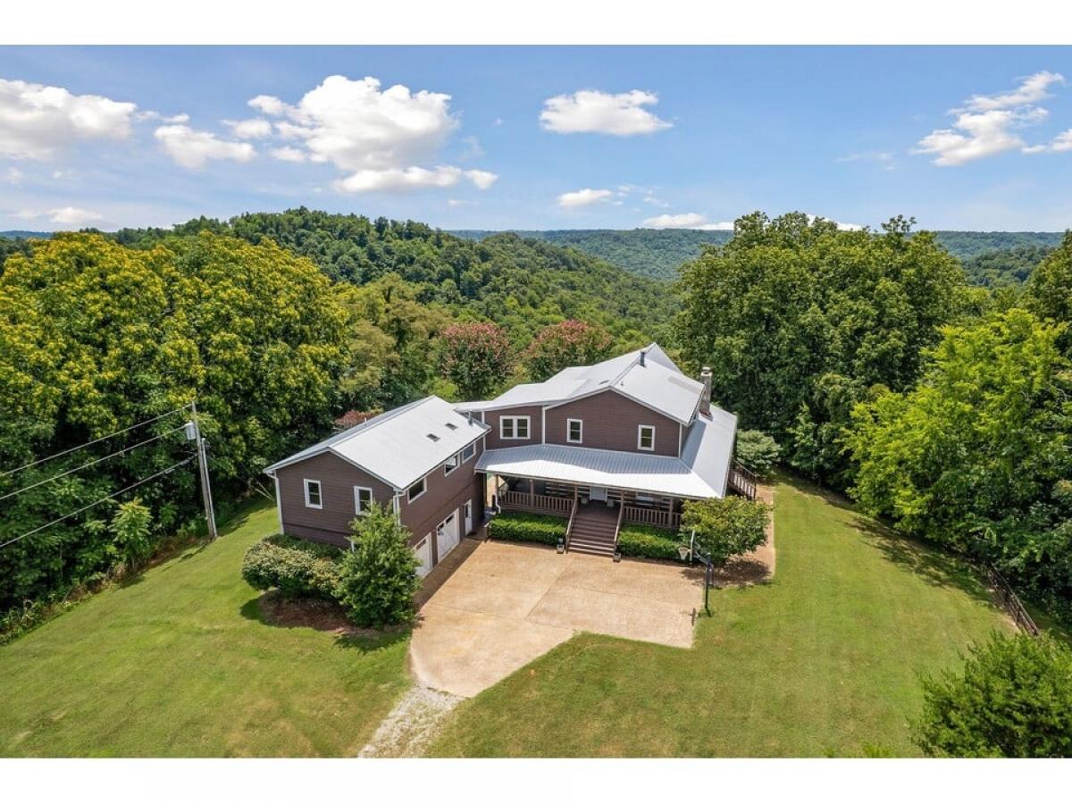 Picture of Home For Sale in Liberty, Tennessee, United States