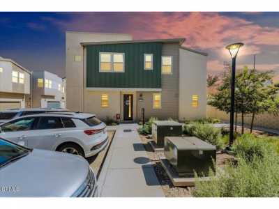 Home For Sale in Valencia, California