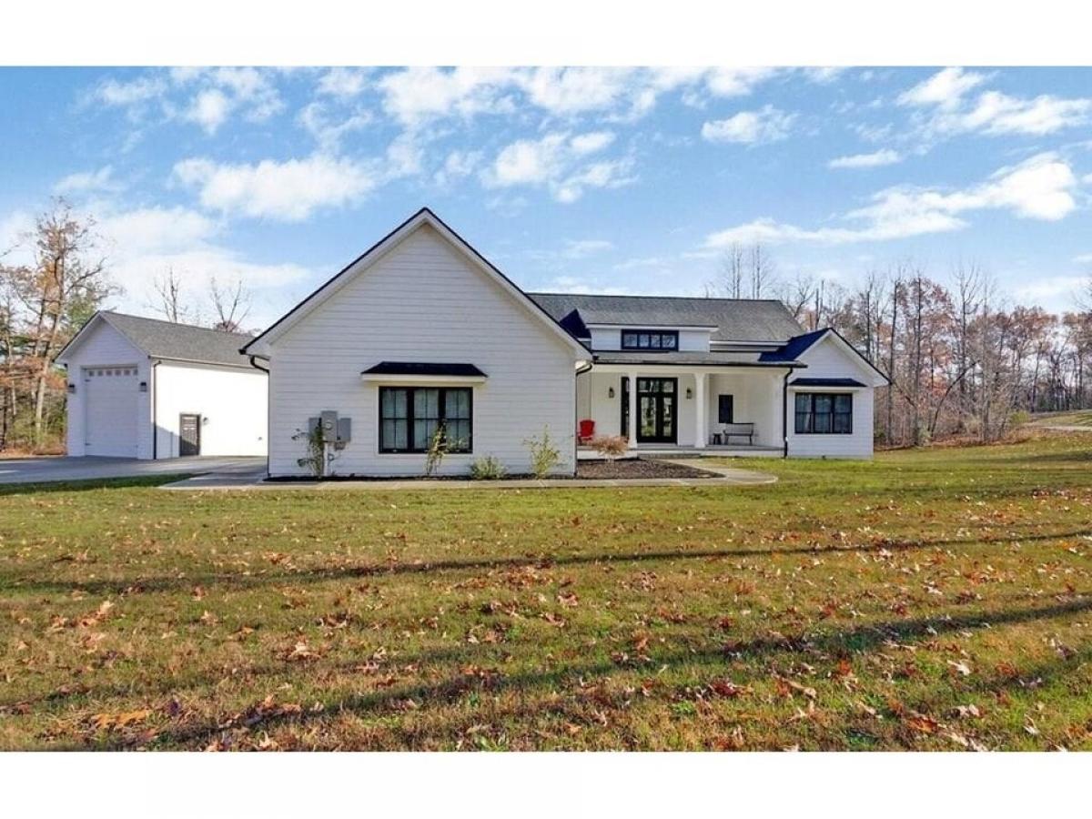 Picture of Home For Sale in Crab Orchard, Tennessee, United States