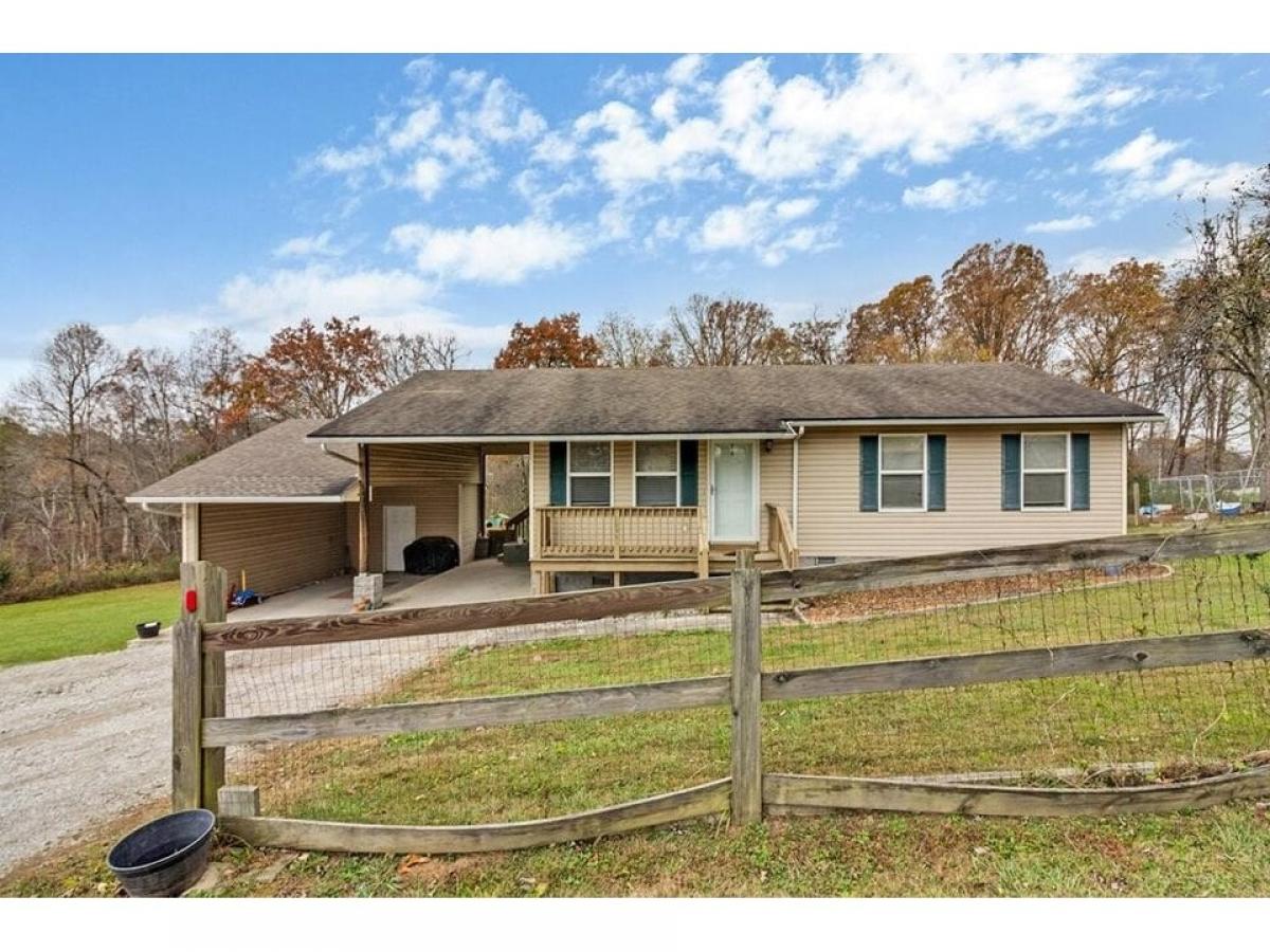 Picture of Home For Sale in Jamestown, Tennessee, United States