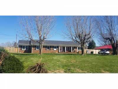 Home For Sale in Livingston, Tennessee