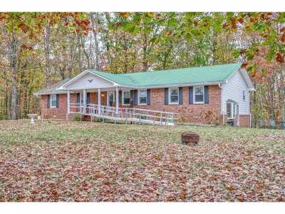 Home For Sale in Gainesboro, Tennessee