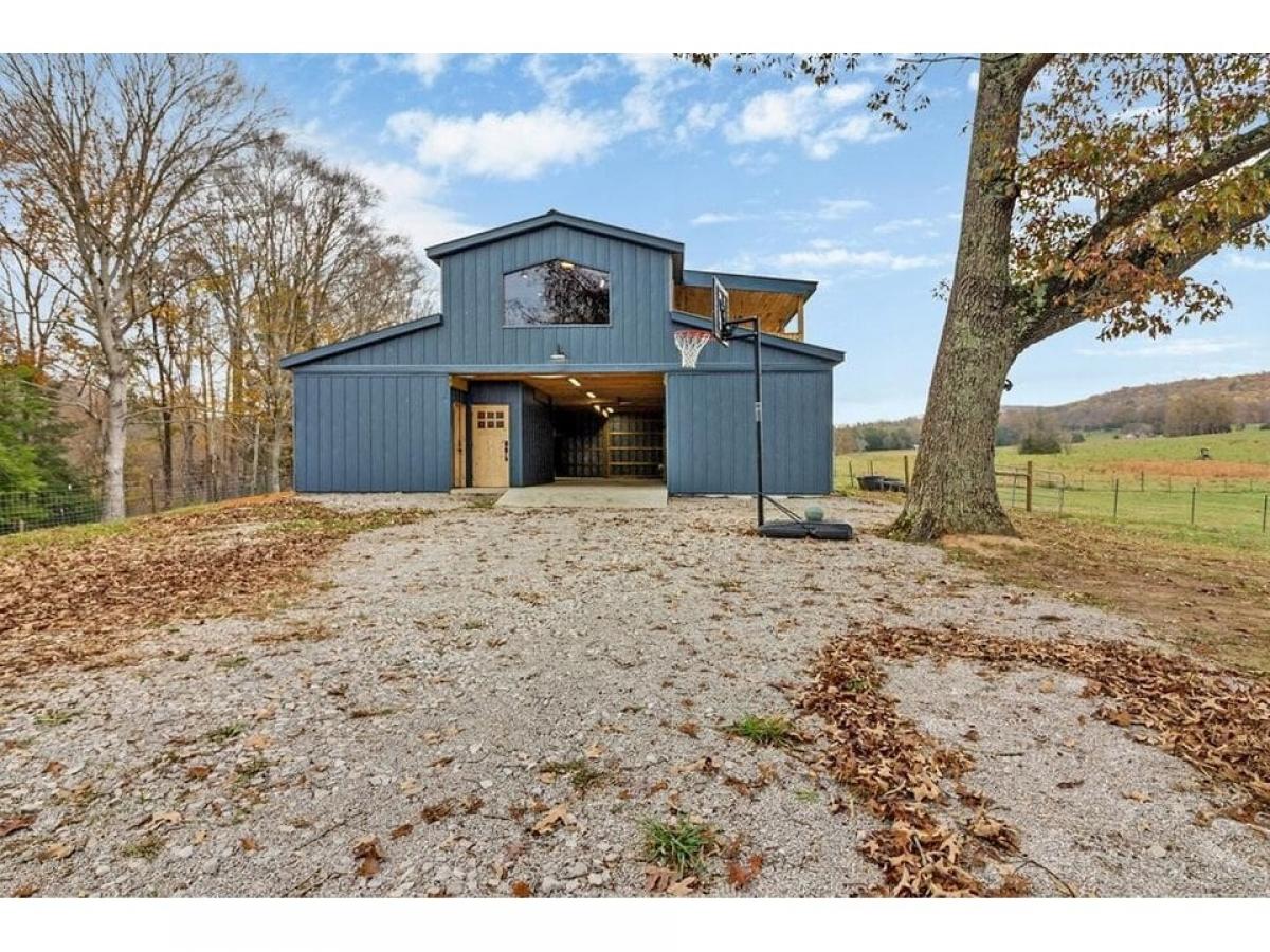 Picture of Home For Sale in Pall Mall, Tennessee, United States