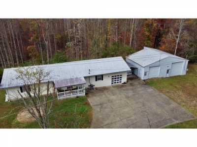 Home For Sale in Bloomington Springs, Tennessee