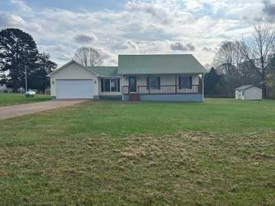 Home For Sale in Pall Mall, Tennessee