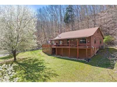 Home For Sale in Byrdstown, Tennessee