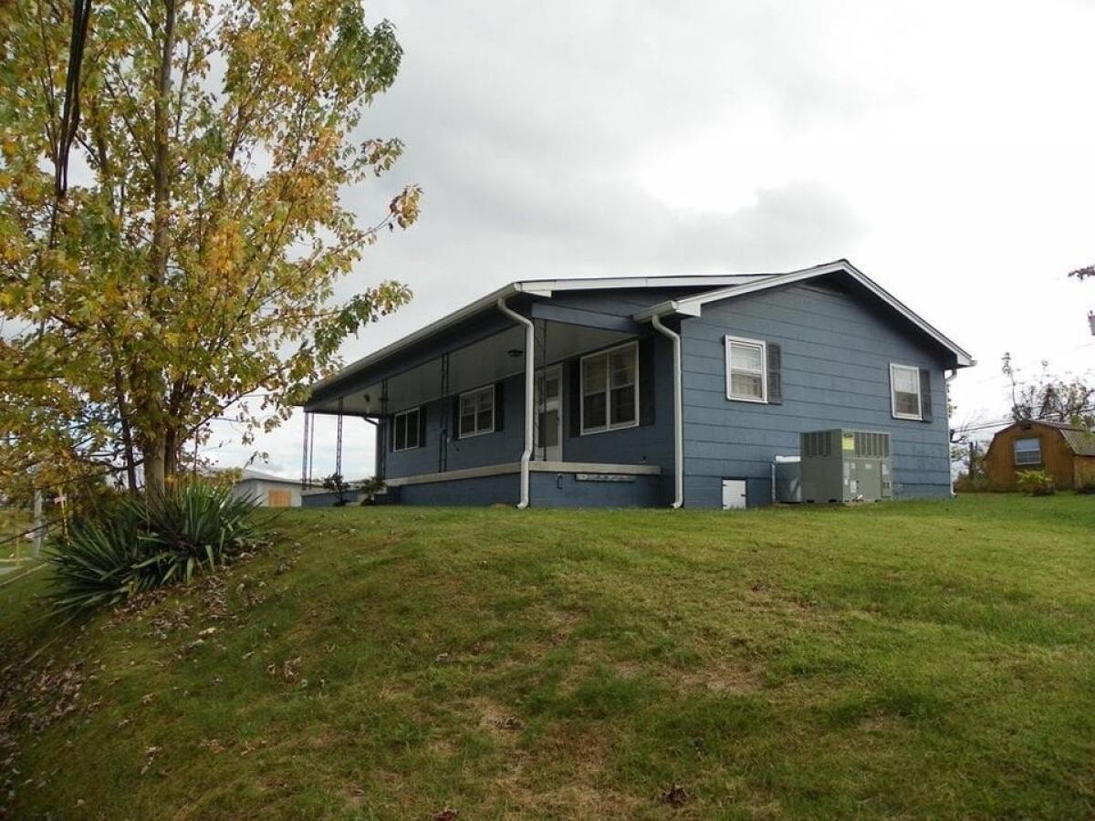 Picture of Home For Sale in Spencer, Tennessee, United States