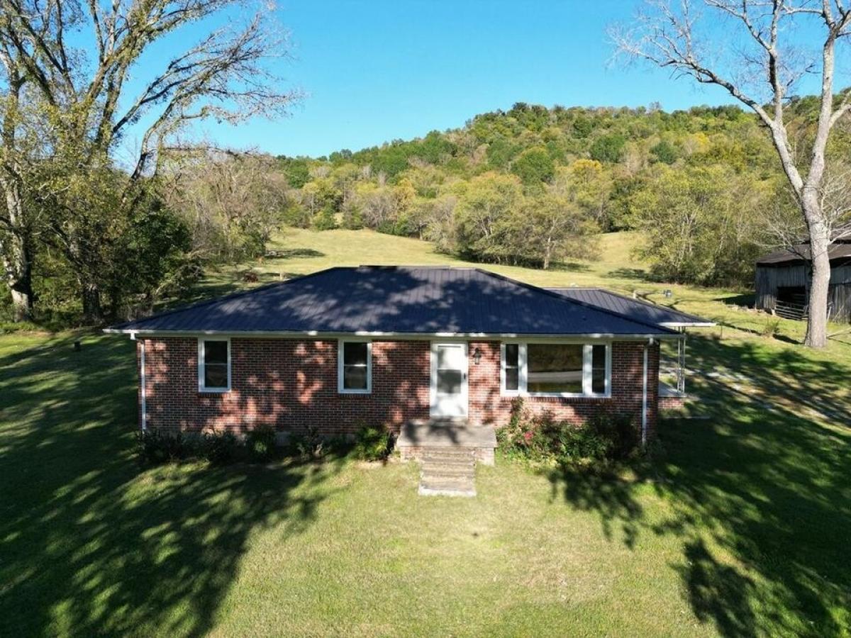 Picture of Home For Sale in Pleasant Shade, Tennessee, United States