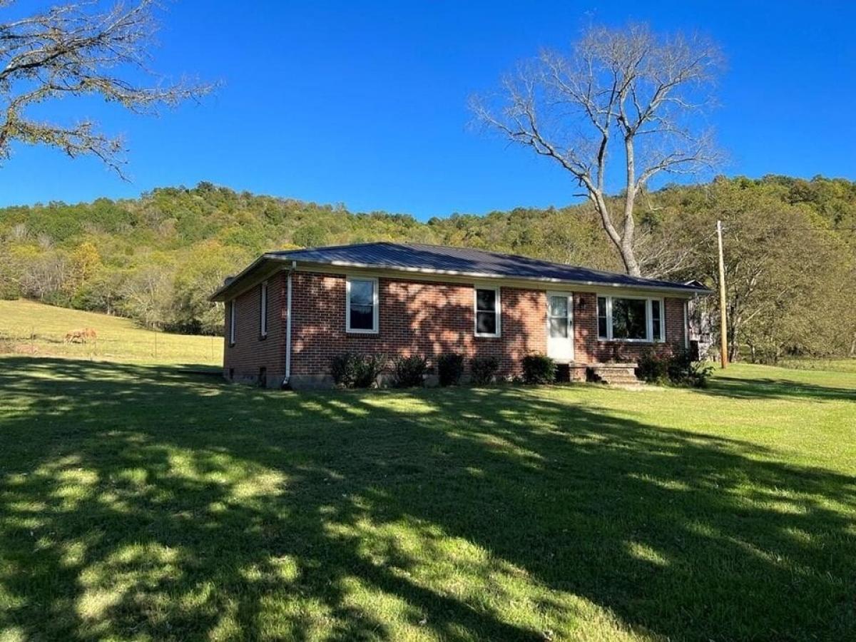 Picture of Home For Sale in Pleasant Shade, Tennessee, United States