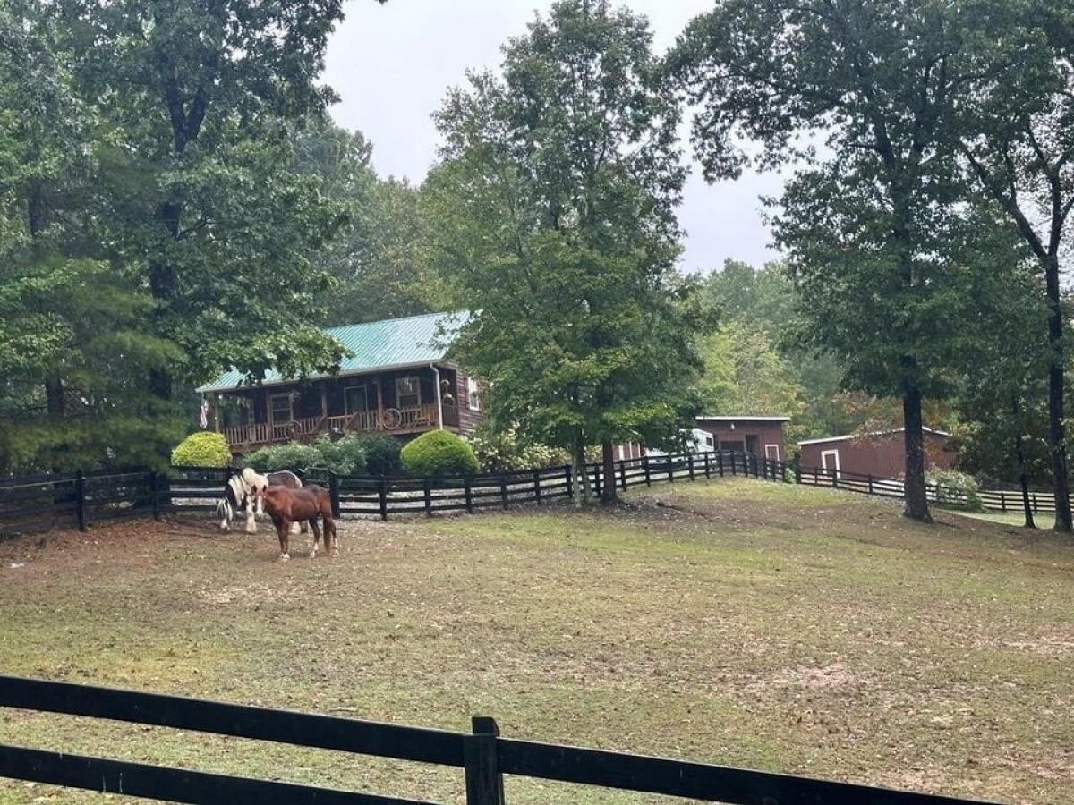 Picture of Home For Sale in Jamestown, Tennessee, United States