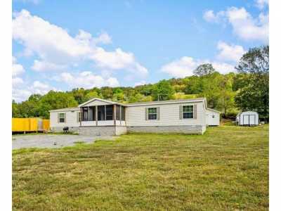 Home For Sale in Chestnut Mound, Tennessee