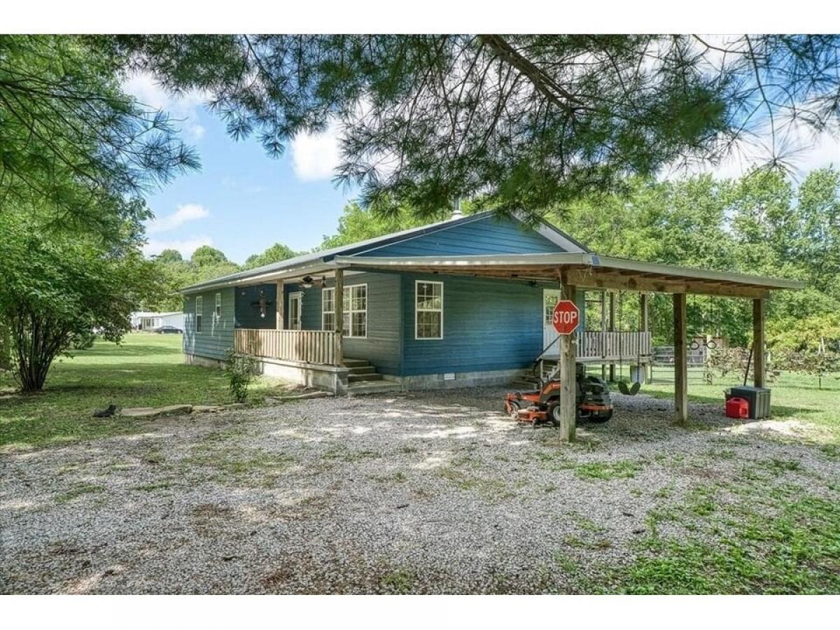 Picture of Home For Sale in Spencer, Tennessee, United States