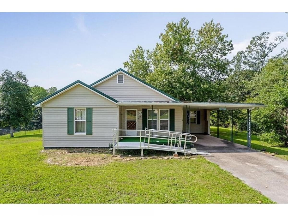 Picture of Home For Sale in Quebeck, Tennessee, United States