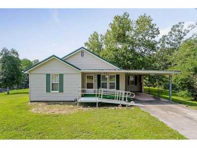 Home For Sale in Quebeck, Tennessee