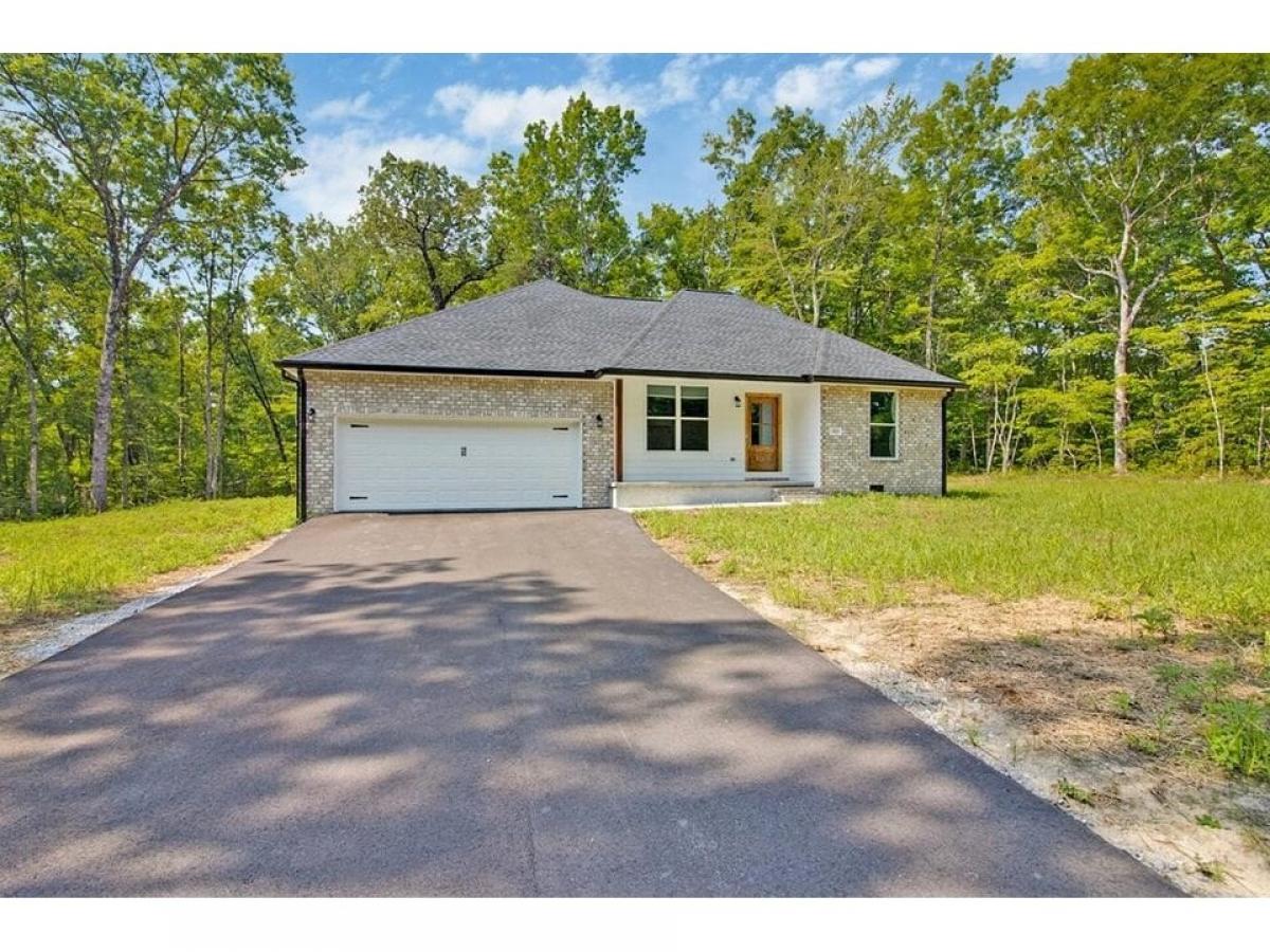 Picture of Home For Sale in Monterey, Tennessee, United States