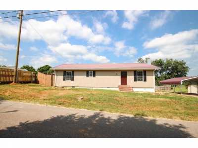 Home For Sale in Doyle, Tennessee