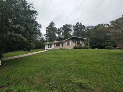 Home For Sale in Helenwood, Tennessee