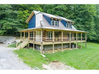 Home For Sale in Byrdstown, Tennessee