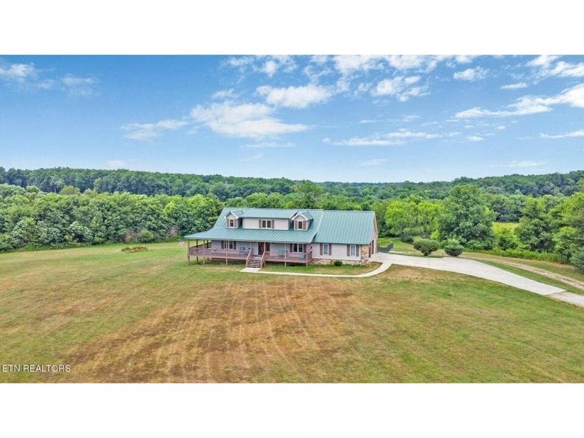 Picture of Home For Sale in Crossville, Tennessee, United States