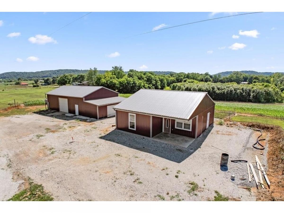 Picture of Home For Sale in Sparta, Tennessee, United States