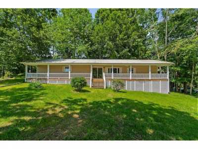 Home For Sale in Byrdstown, Tennessee