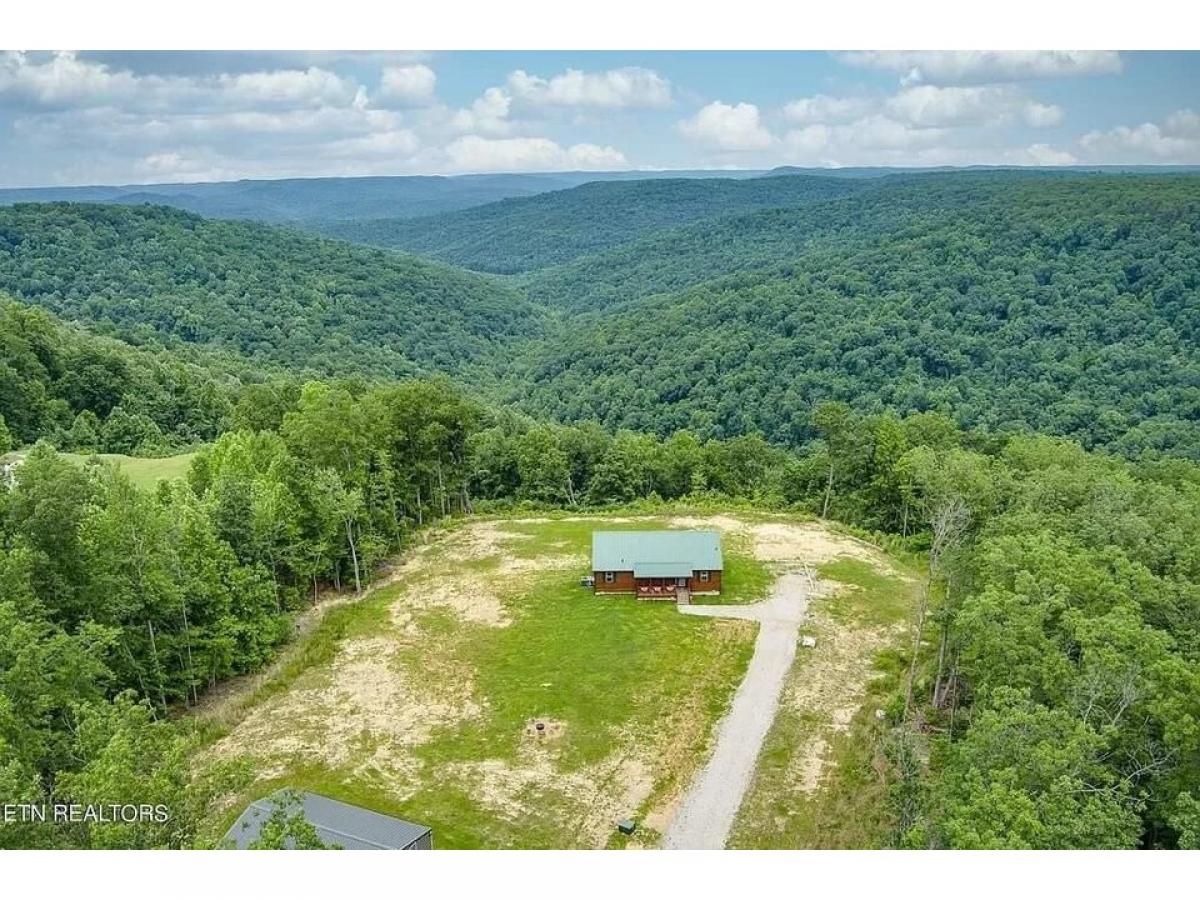 Picture of Home For Sale in Sparta, Tennessee, United States