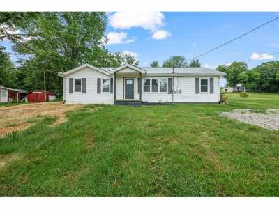 Home For Sale in Byrdstown, Tennessee