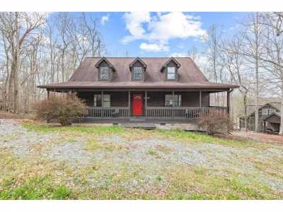 Home For Sale in Byrdstown, Tennessee