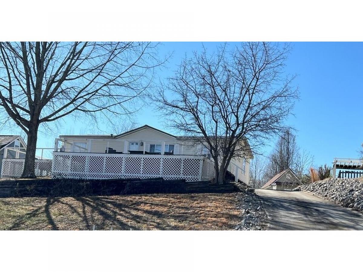 Picture of Home For Sale in Byrdstown, Tennessee, United States