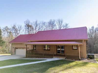 Home For Sale in Monterey, Tennessee