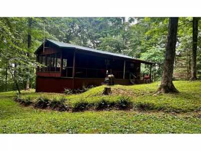 Home For Sale in Byrdstown, Tennessee