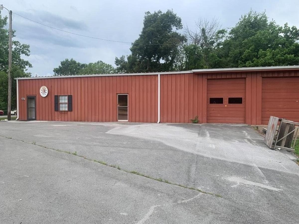 Picture of Home For Sale in Spencer, Tennessee, United States