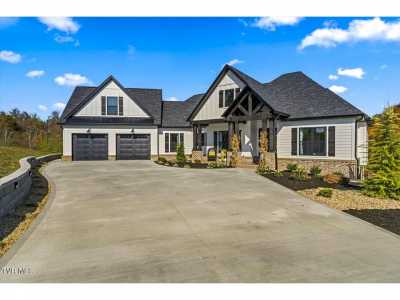 Home For Sale in Dandridge, Tennessee