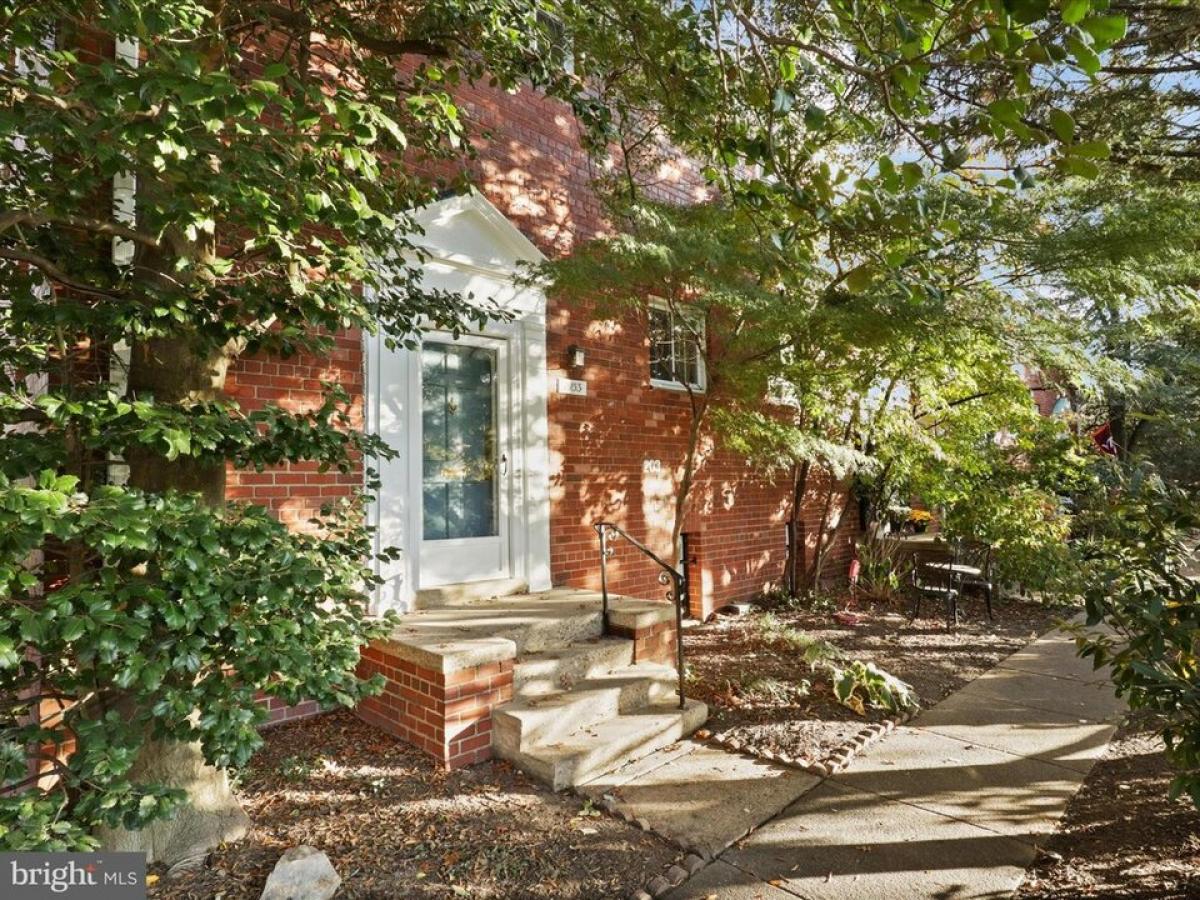 Picture of Home For Sale in Alexandria, Virginia, United States