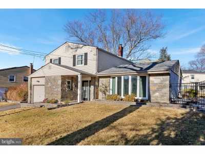 Home For Sale in Lafayette Hill, Pennsylvania