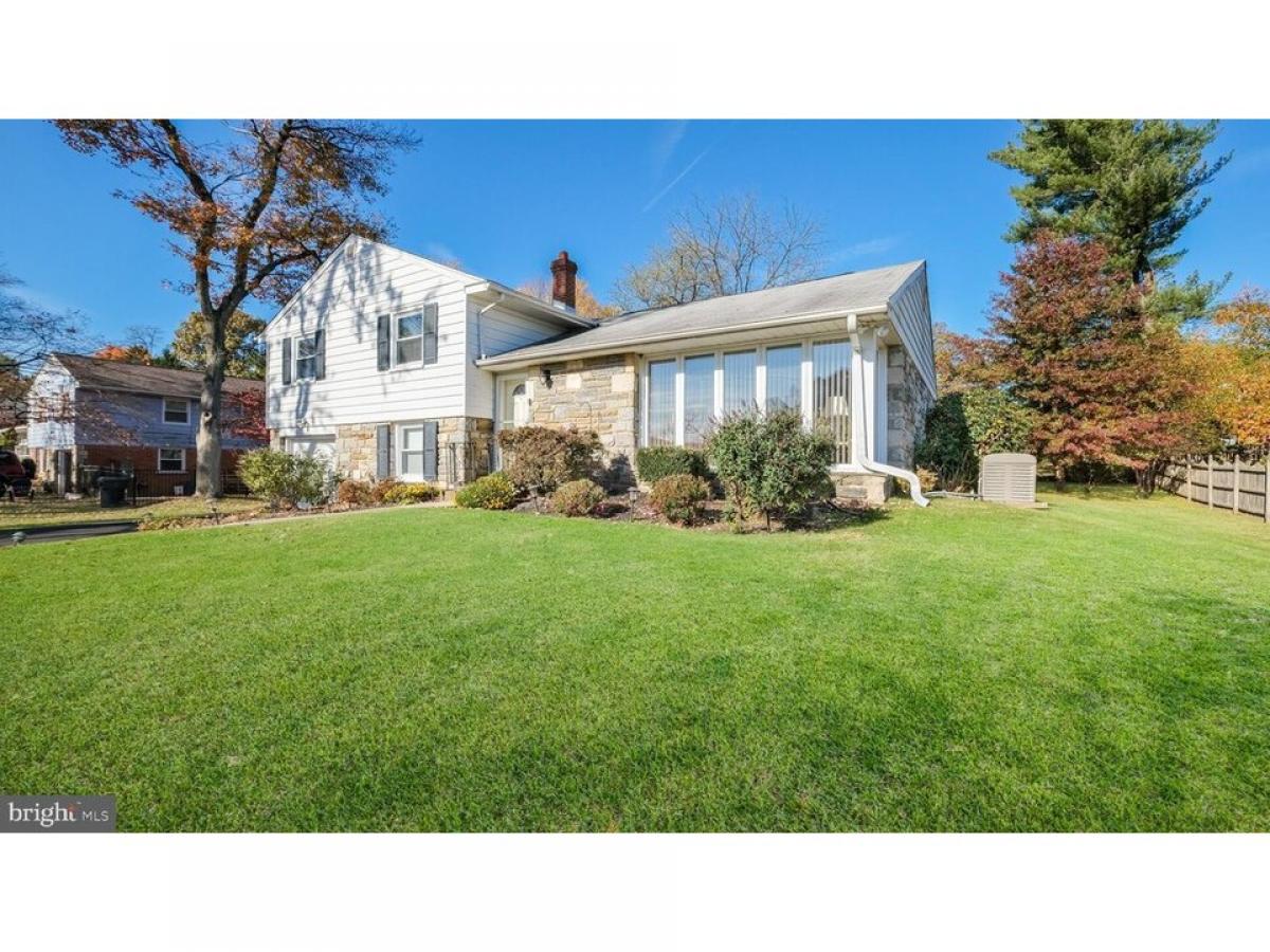 Picture of Home For Sale in Huntingdon Valley, Pennsylvania, United States