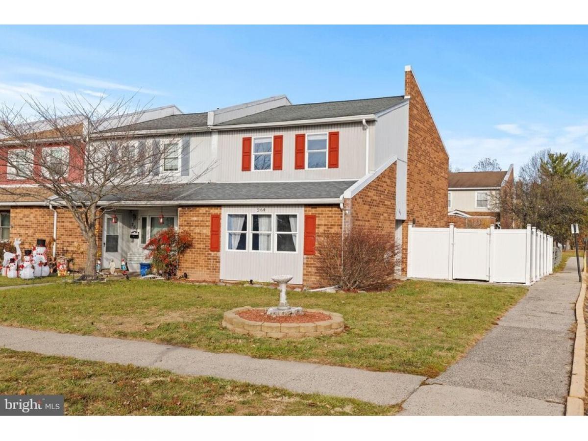 Picture of Home For Sale in Quakertown, Pennsylvania, United States