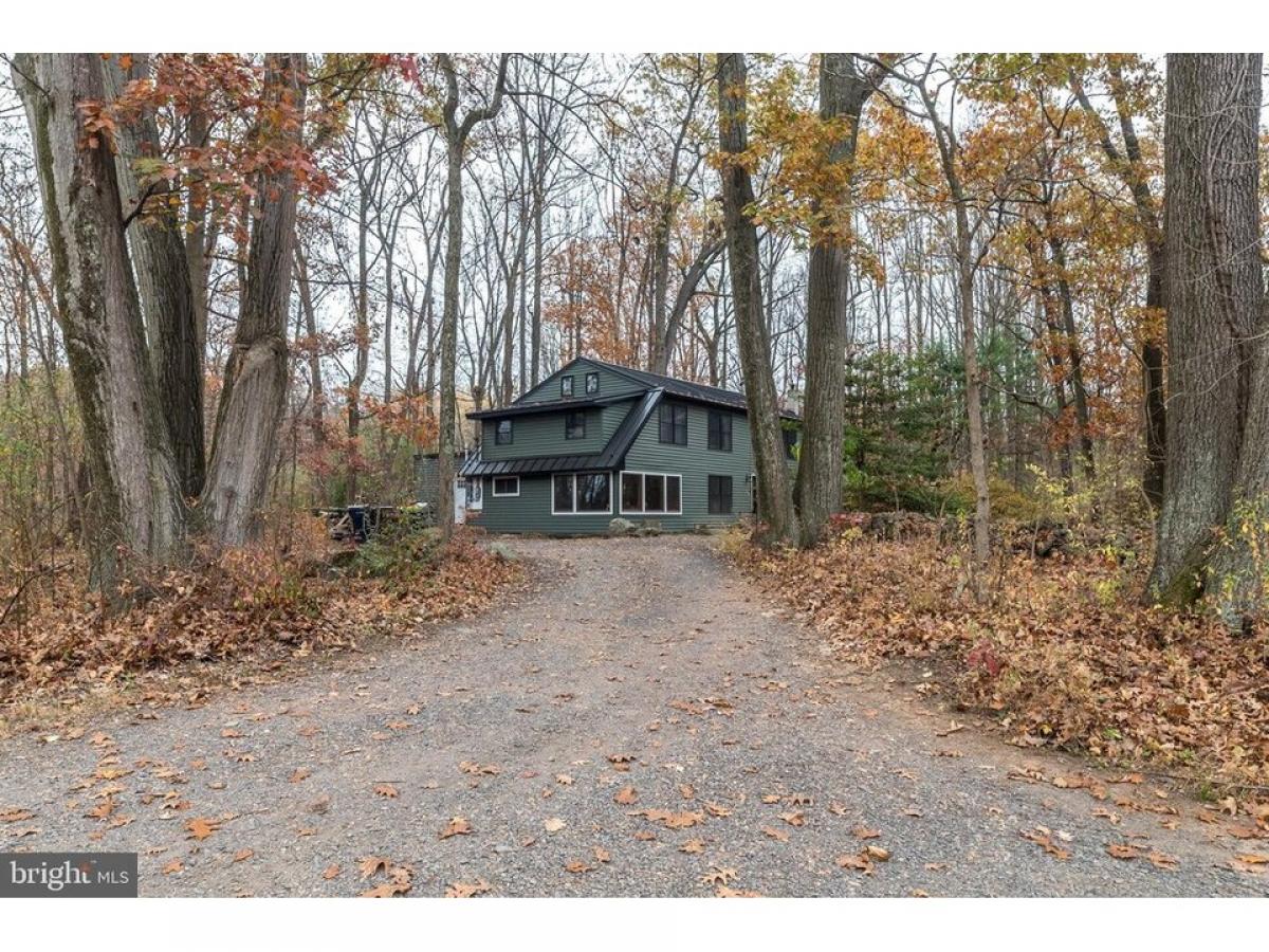 Picture of Home For Sale in Kintnersville, Pennsylvania, United States