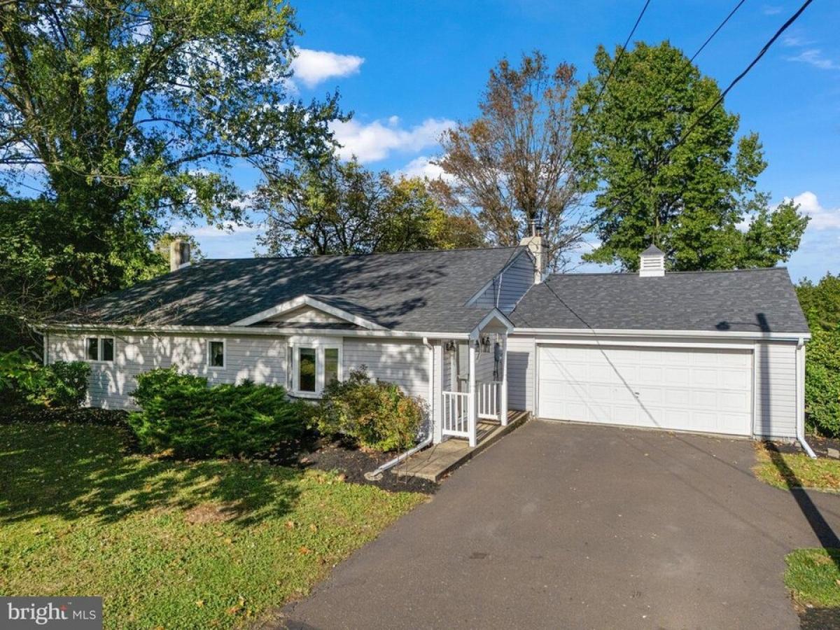 Picture of Home For Sale in Perkasie, Pennsylvania, United States