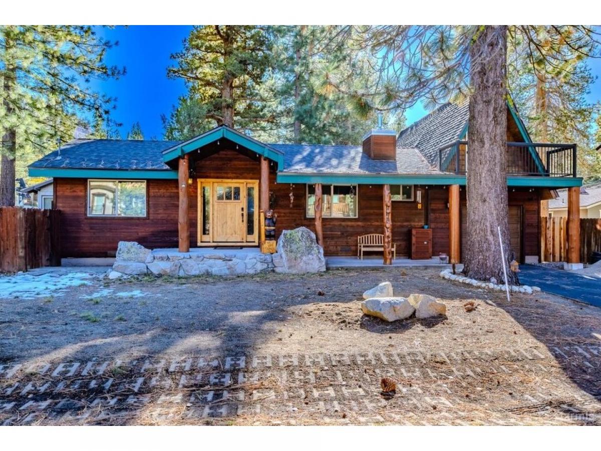 Picture of Home For Sale in South Lake Tahoe, California, United States