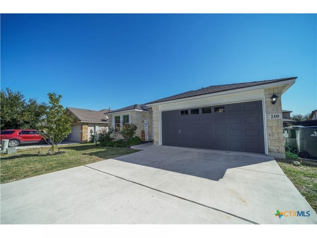 Picture of Home For Sale in San Marcos, Texas, United States