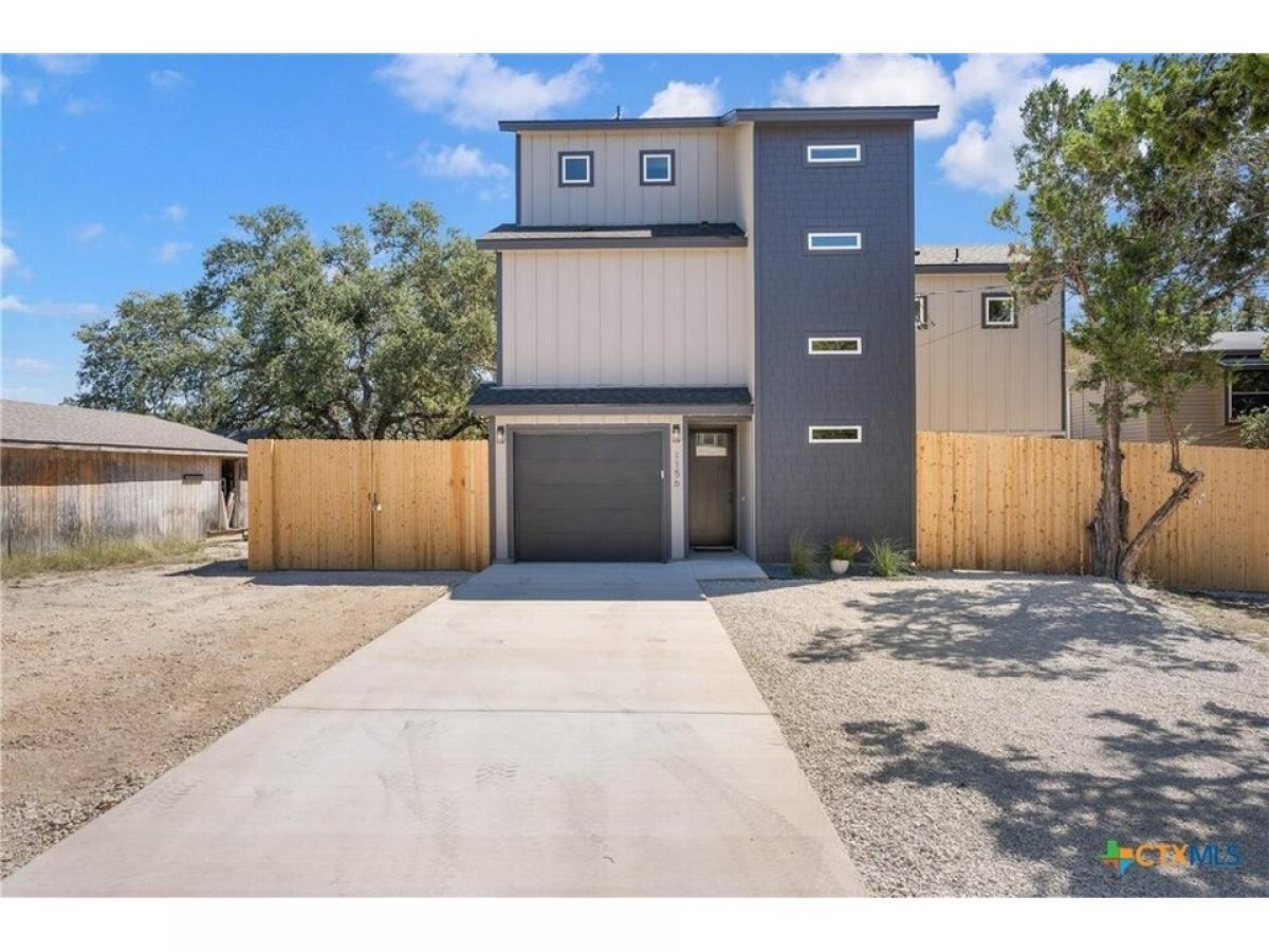 Picture of Home For Sale in Canyon Lake, Texas, United States