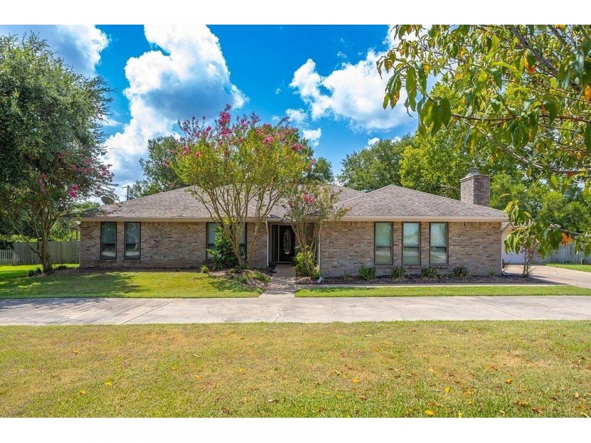 Picture of Home For Sale in Brenham, Texas, United States