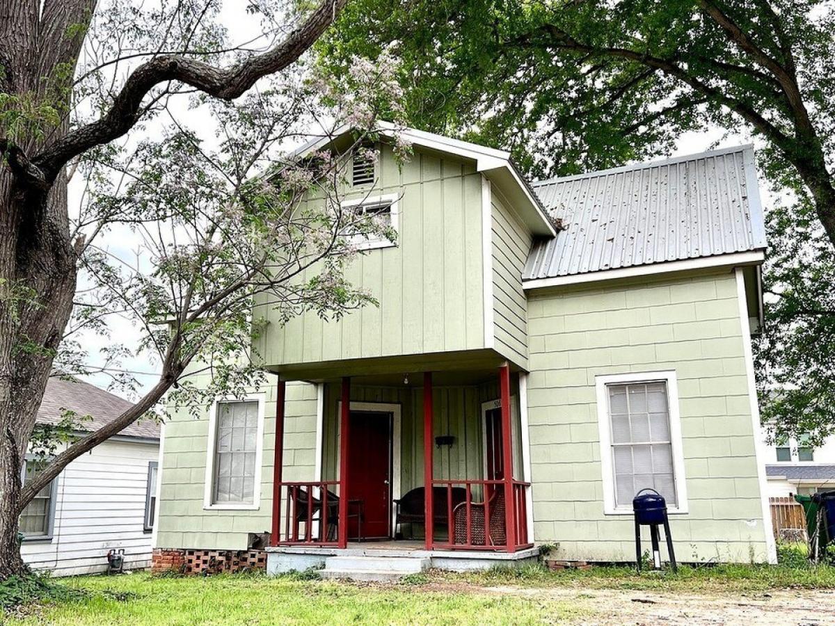 Picture of Home For Sale in Brenham, Texas, United States