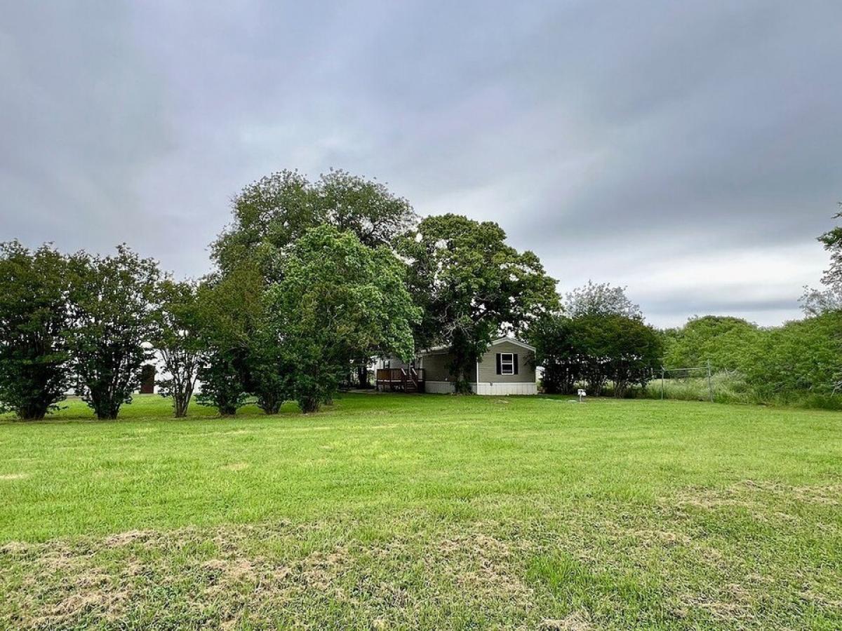 Picture of Home For Sale in Burton, Texas, United States