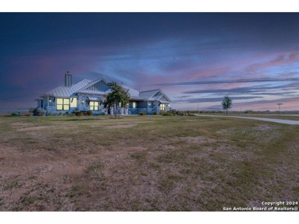 Picture of Home For Sale in Seguin, Texas, United States