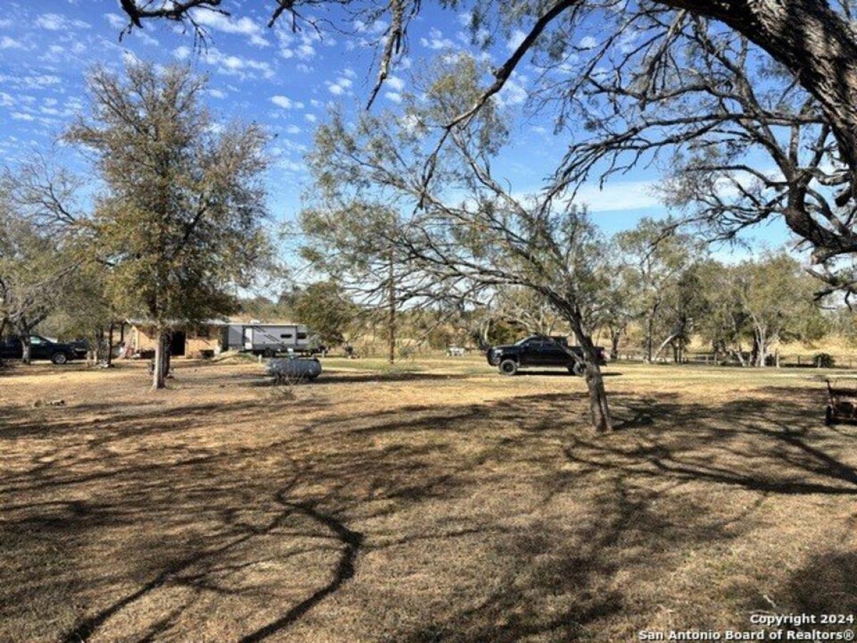 Picture of Residential Land For Sale in Seguin, Texas, United States